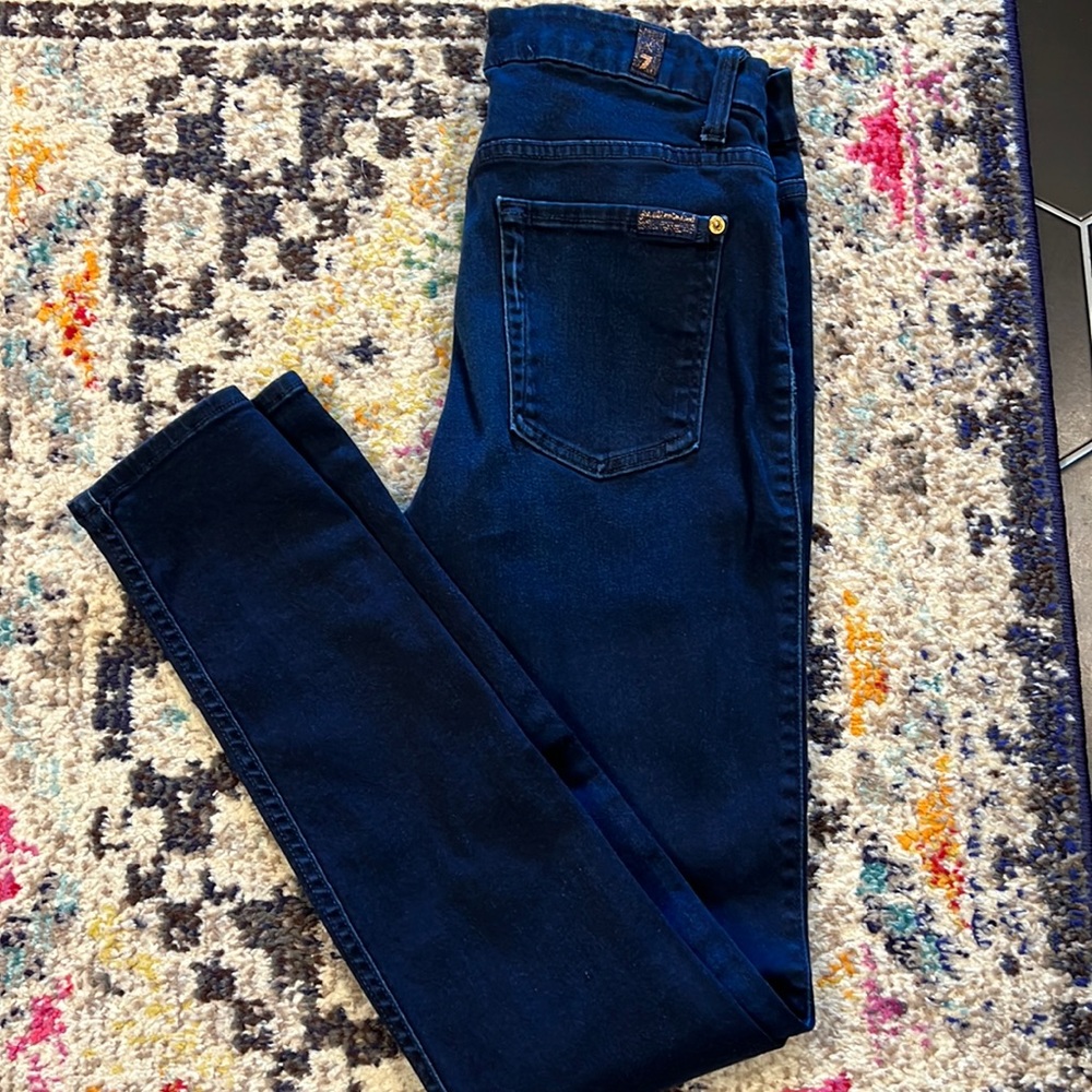 Perfect like new 7ForAllMankind high waist skinny sz 29 dark indigo 28” inseam